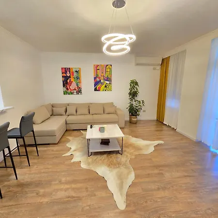 L Etoile شقة تيرانا