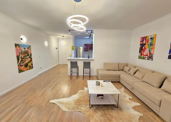 L Etoile تيرانا